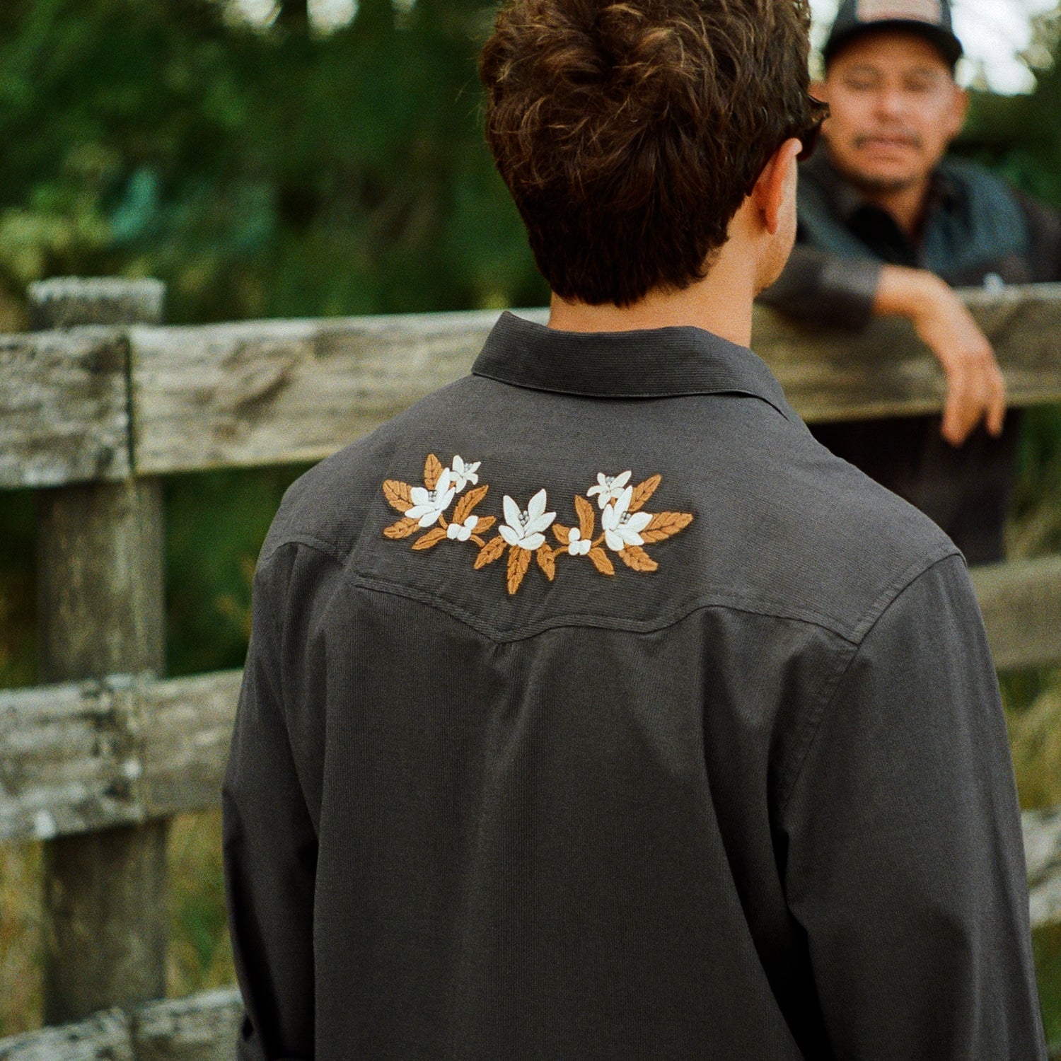 Howler Brothers Crosscut Deluxe Snapshirt - Orange Blossoms : Antique Black