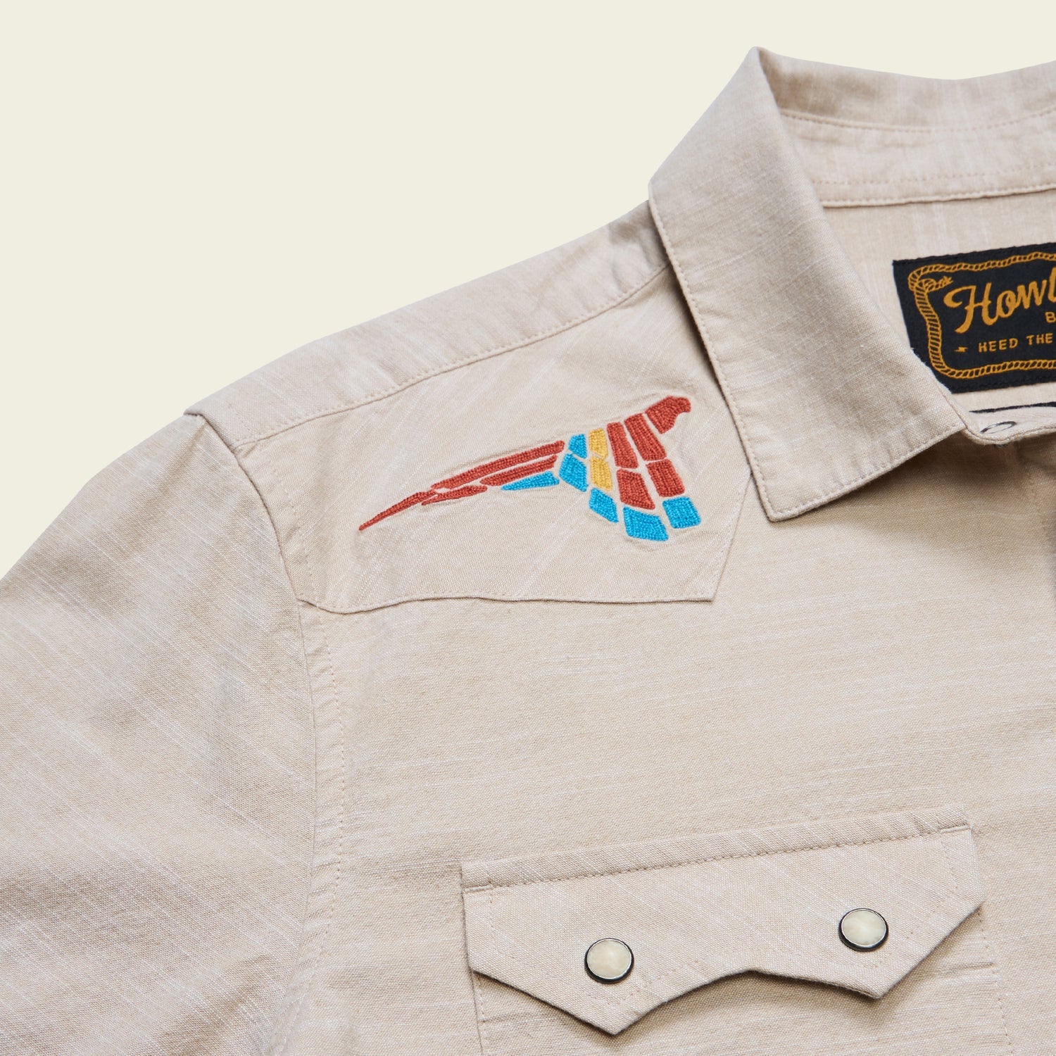Howler Brothers Crosscut Deluxe Snapshirt - Parrot Patrol : Dune Chambray