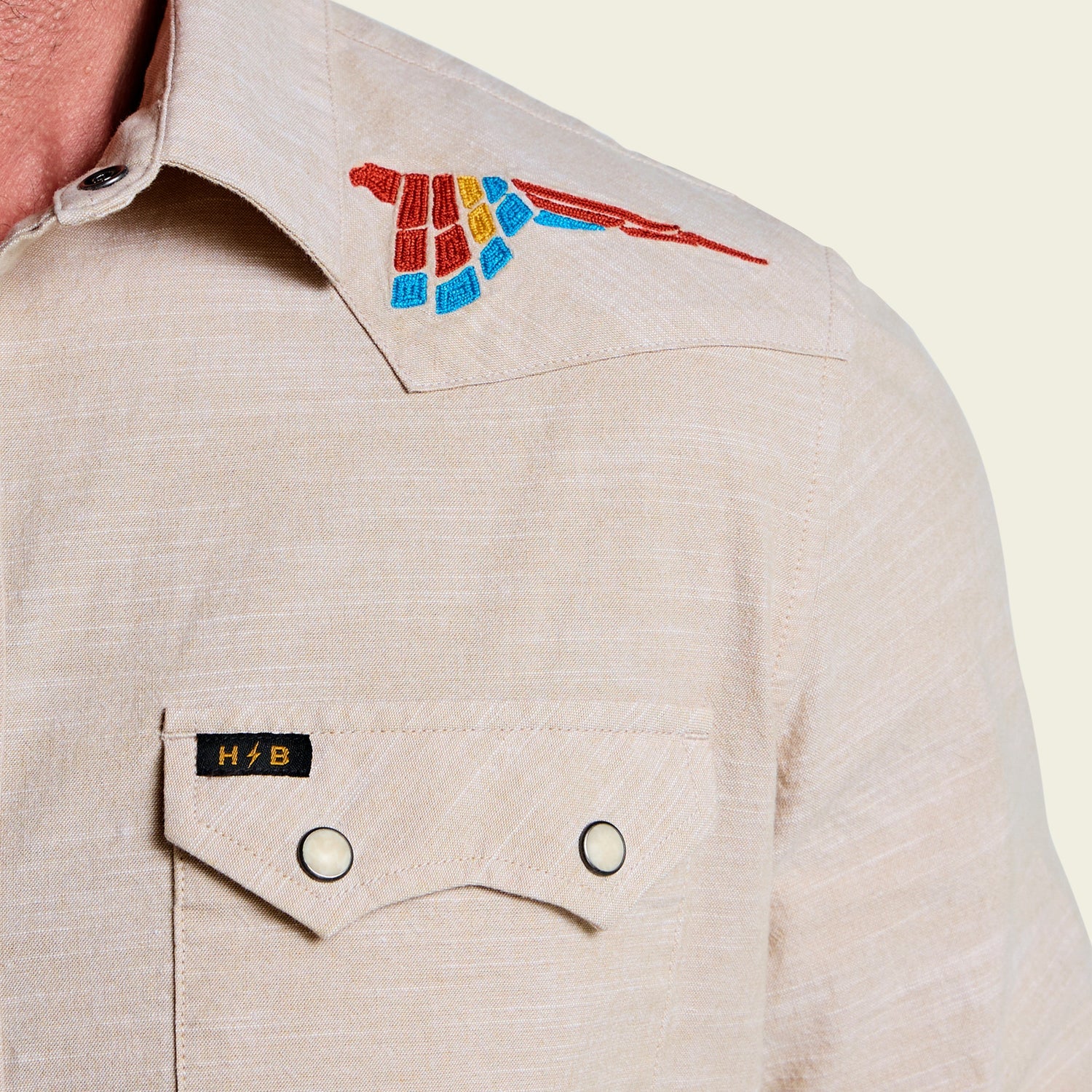 Howler Brothers Crosscut Deluxe Snapshirt - Parrot Patrol : Dune Chambray