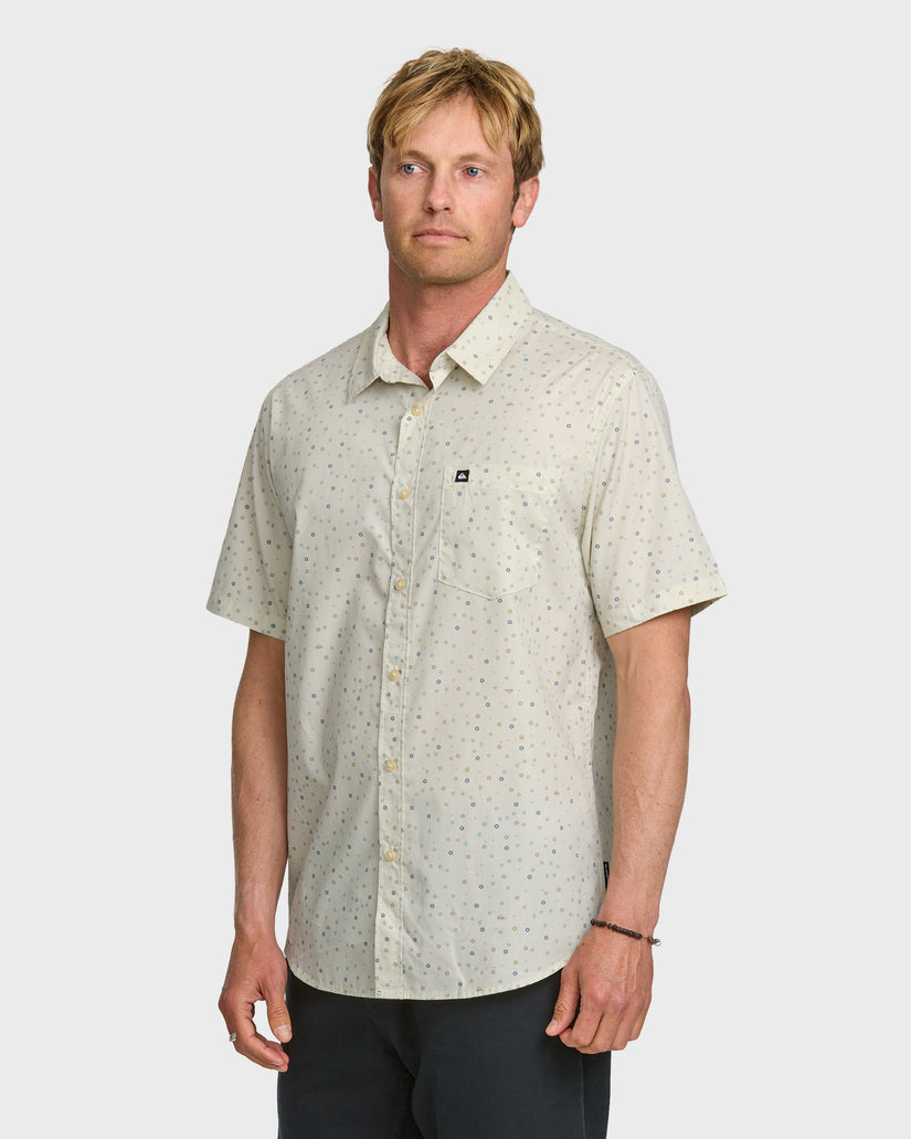Quiksilver Men's Freedom Mini Classic Short Sleeve Shirt Silver Birch Quiksilver Men's Freedom Mini Classic Short Sleeve Shirt Silver Birch